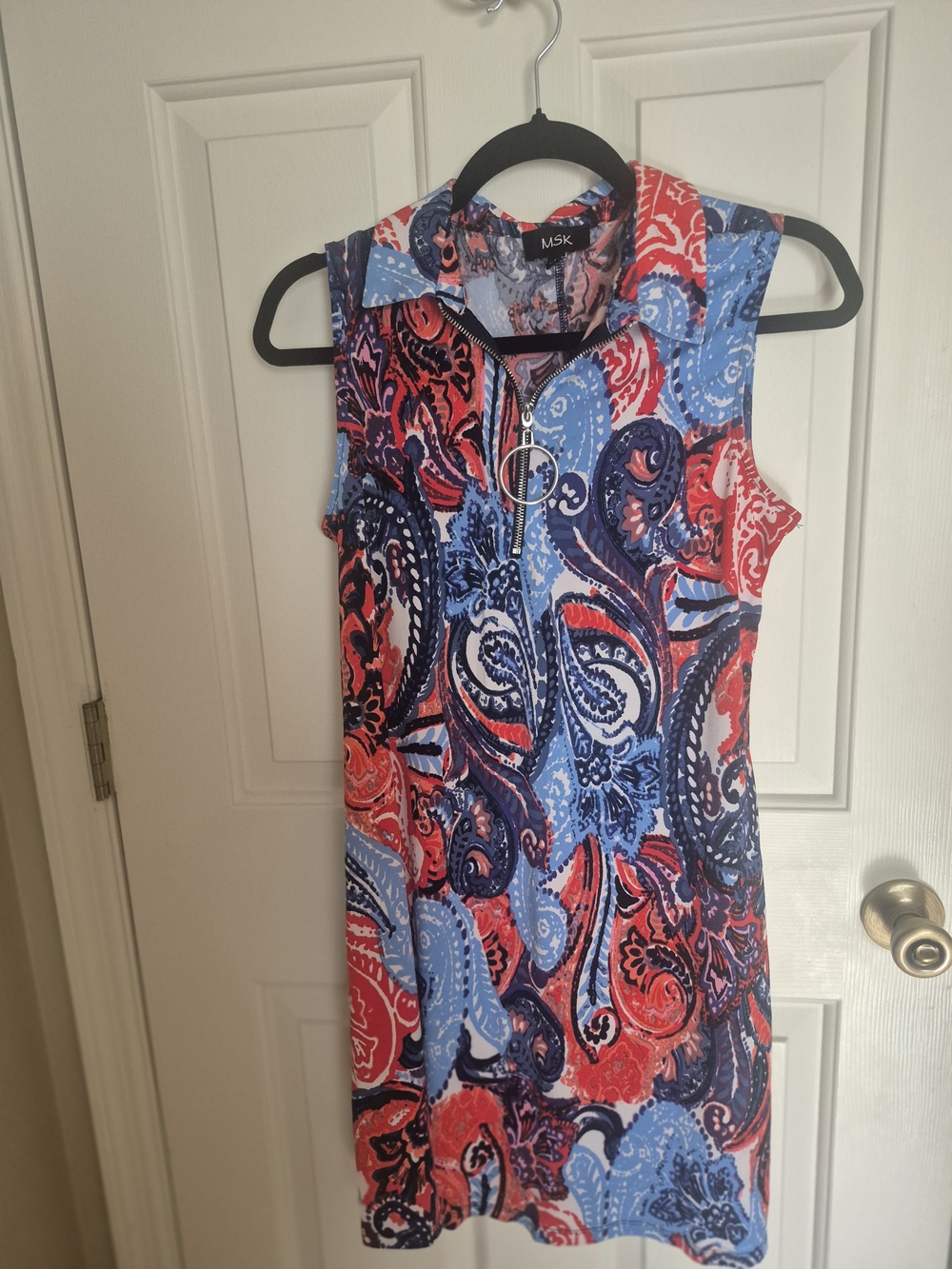 MSK Sleeveless Paisley Zip-Front Tank Top in Red & Blue